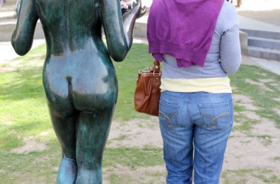 Does this statue make my butt look big?